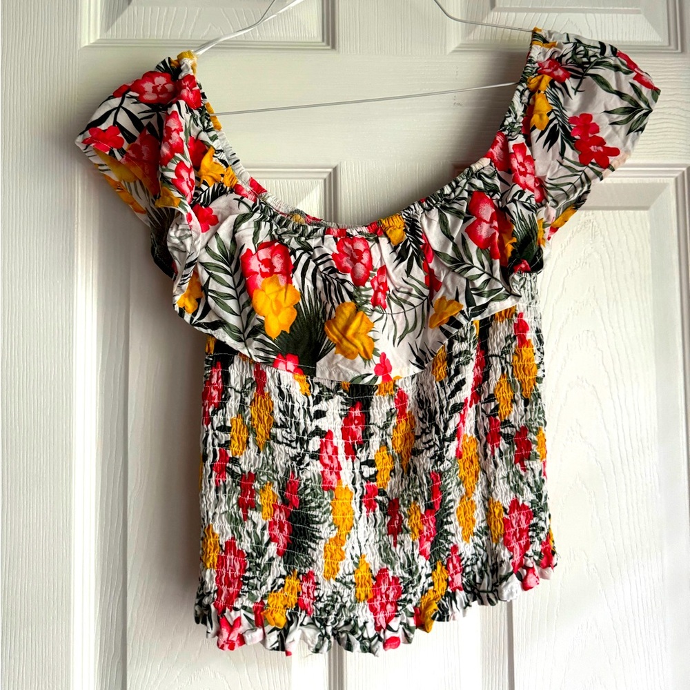 2/$10🌟Off shoulder ruffle floral top